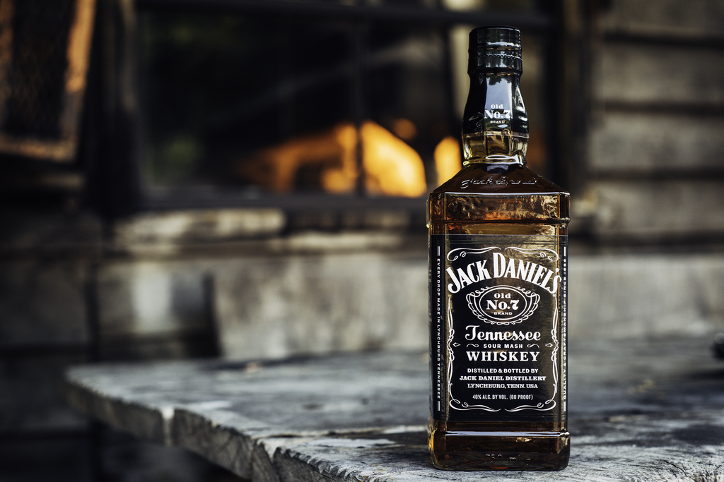 Джек дениал. Виски Джек Дэниэлс. Виски "Jack Daniels" (Джек Дэниелс). Винокурня Джек Дэниэлс. Американские виски Джек Дэниэлс.