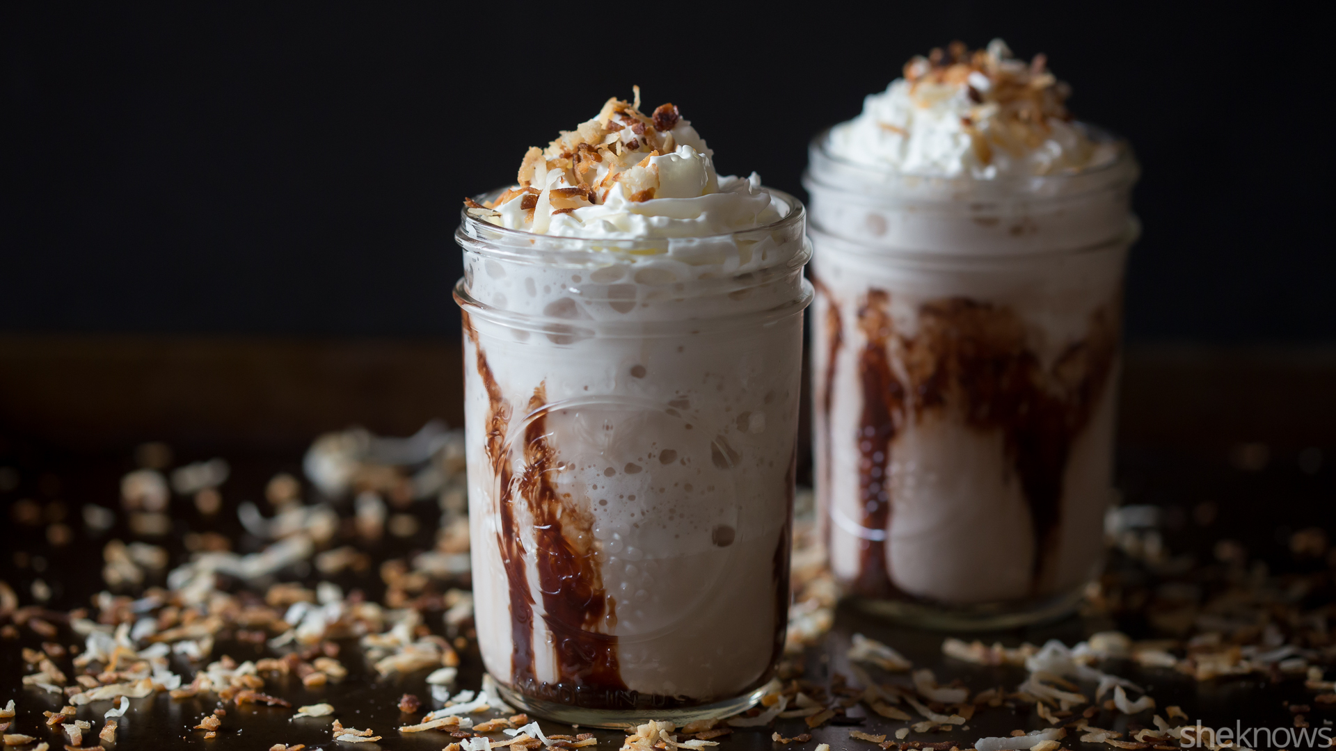 chocolate-frappe-with-coconut