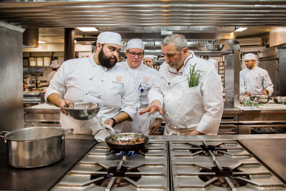 Schools cooking. Школа поваров. Шеф повар в школе. Мировые повара. Итальянская кулинарная школа.