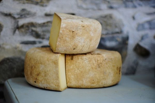 Гастро-замітка: Parmigiano Reggiano — найвідоміший у світі та один із найбільш підроблюваних та імітованих сирів у світі