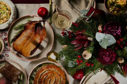 Різдвяні бокси зі стравами від закладів Києва 2025: найкращі сети на свята