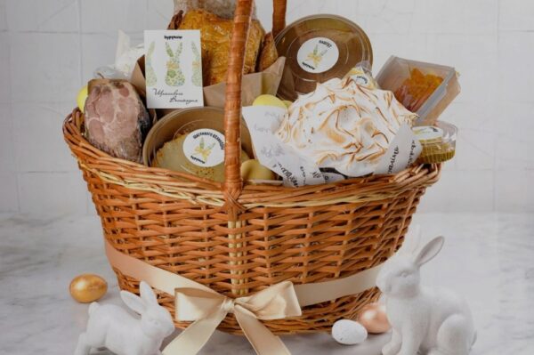 Великодні кошики від закладів Києва: від солодких до мʼясних делікатесів. Частина 2