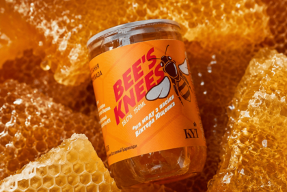 Bee’s knees на меду від Віктора Ющенка: до 10-річчя Останньої Барикади KYI та ОБ випустили лімітований коктейль у банках